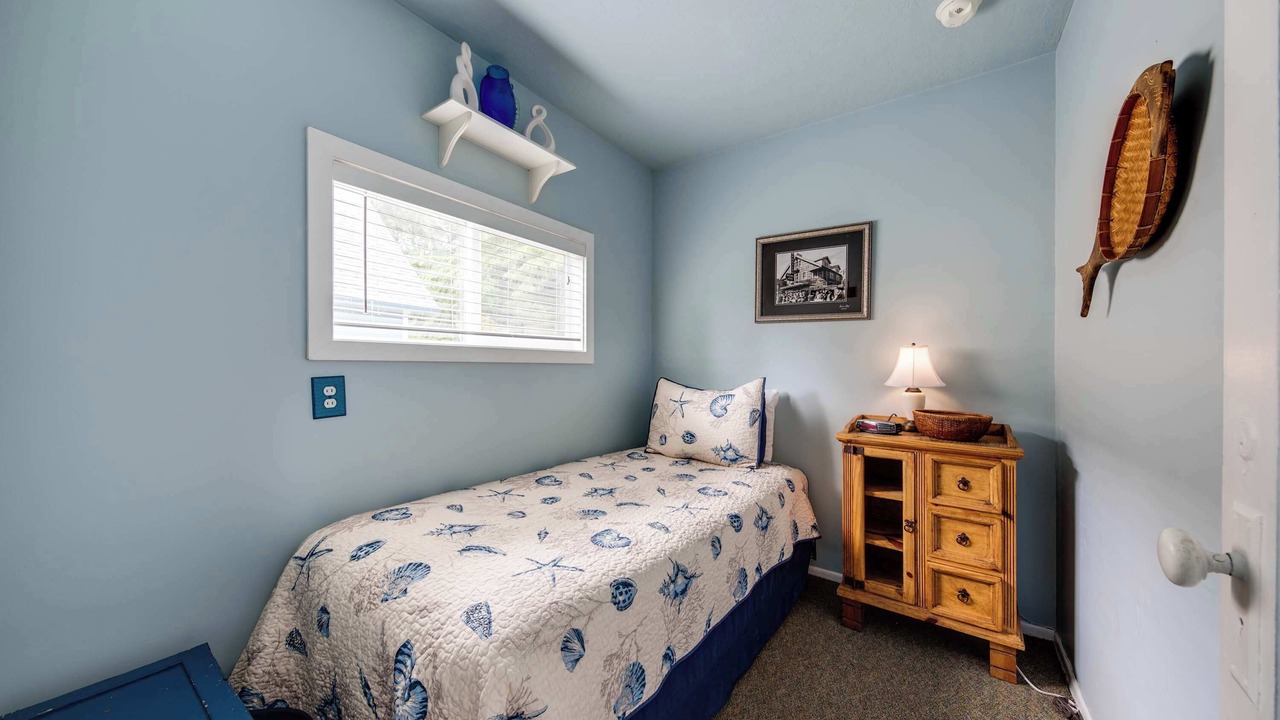 Photo of Bedroom in Gleneden Beach
