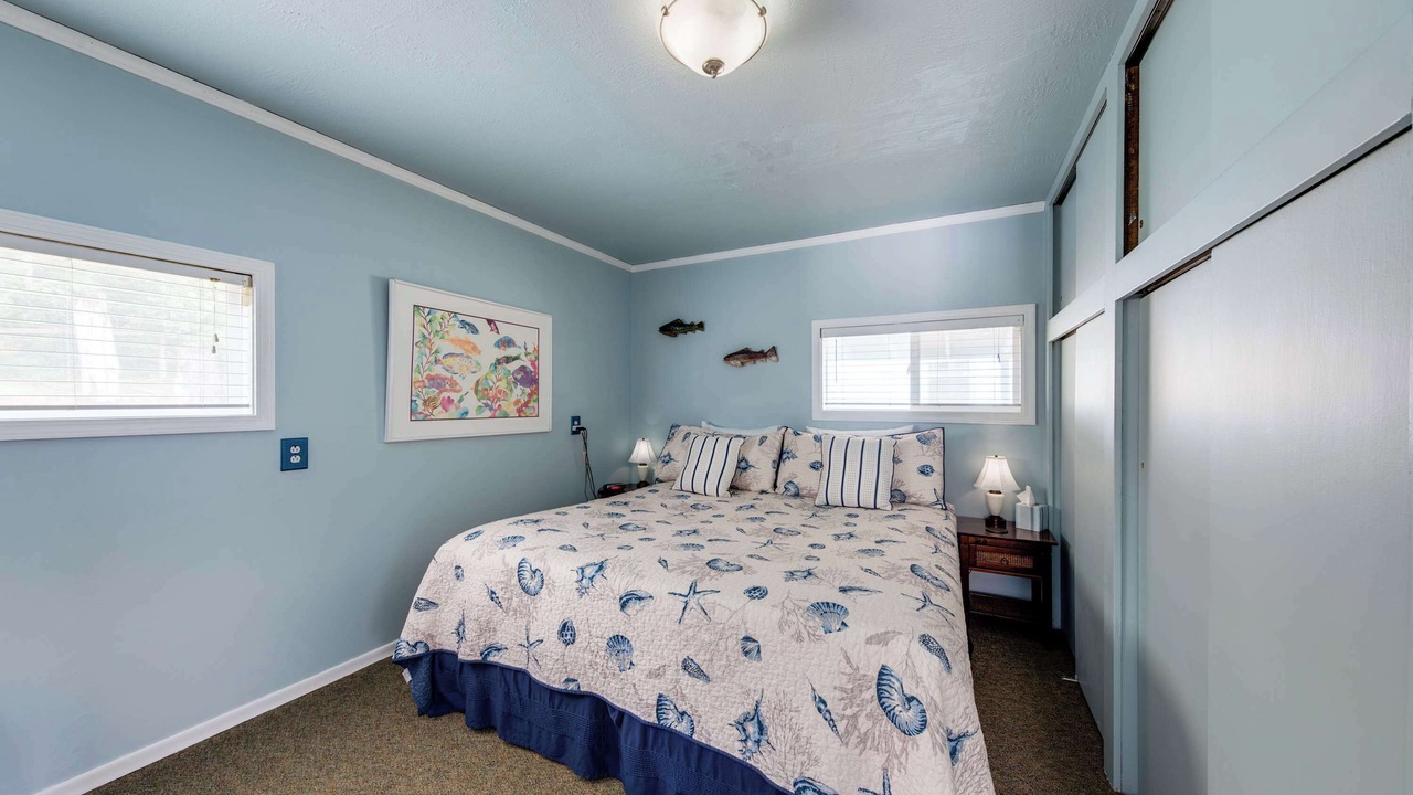 Photo of Bedroom in Gleneden Beach
