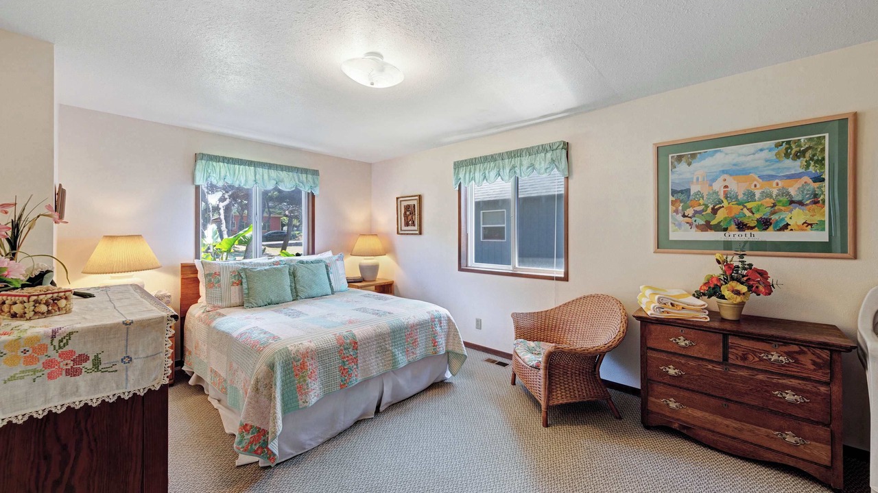 Photo of Bedroom in Gleneden Beach
