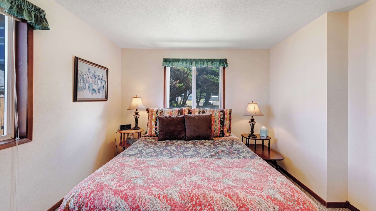 Photo of Bedroom in Gleneden Beach