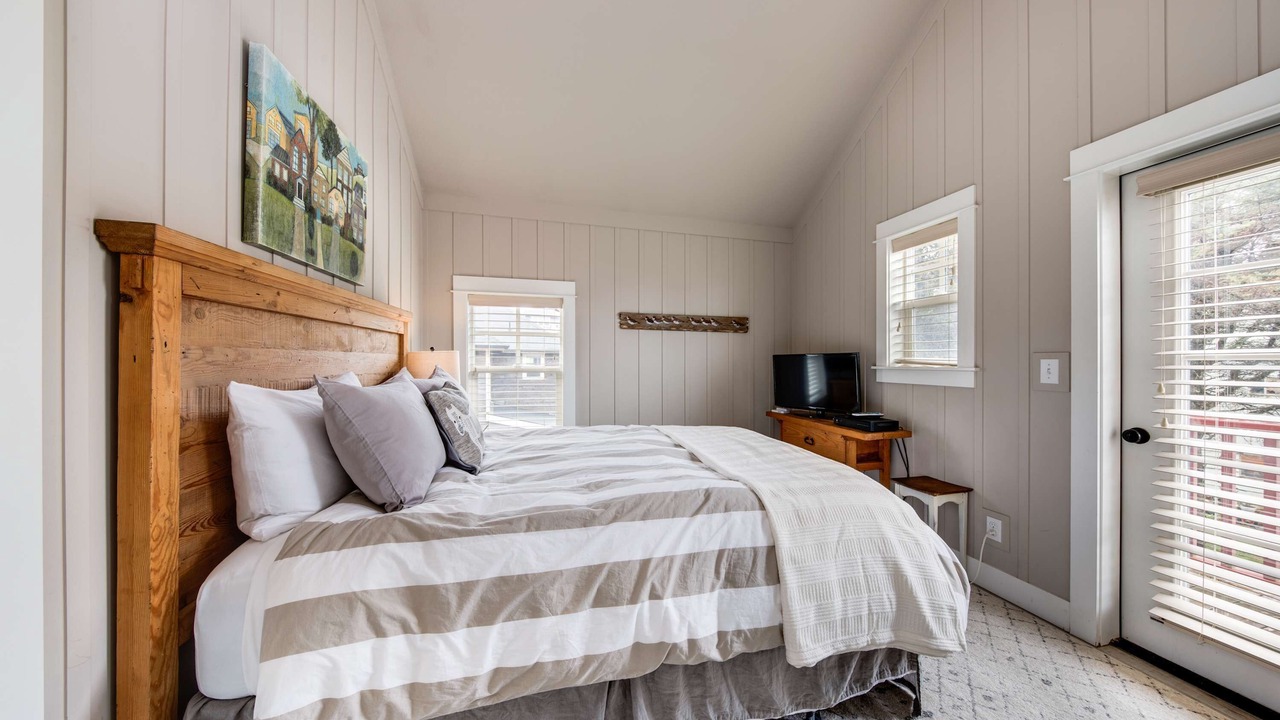 Photo of Bedroom in Olivia Beach