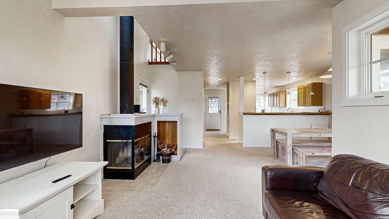 Photo of Livingroom in Shorepine Village