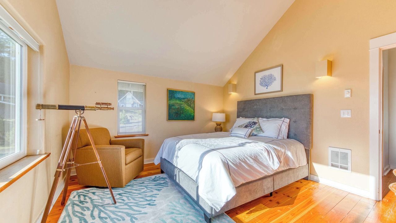 Photo of Bedroom in Netarts