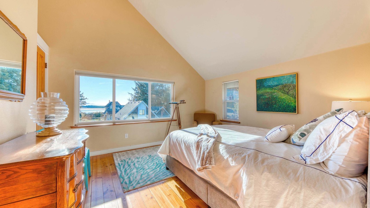 Photo of Bedroom in Netarts