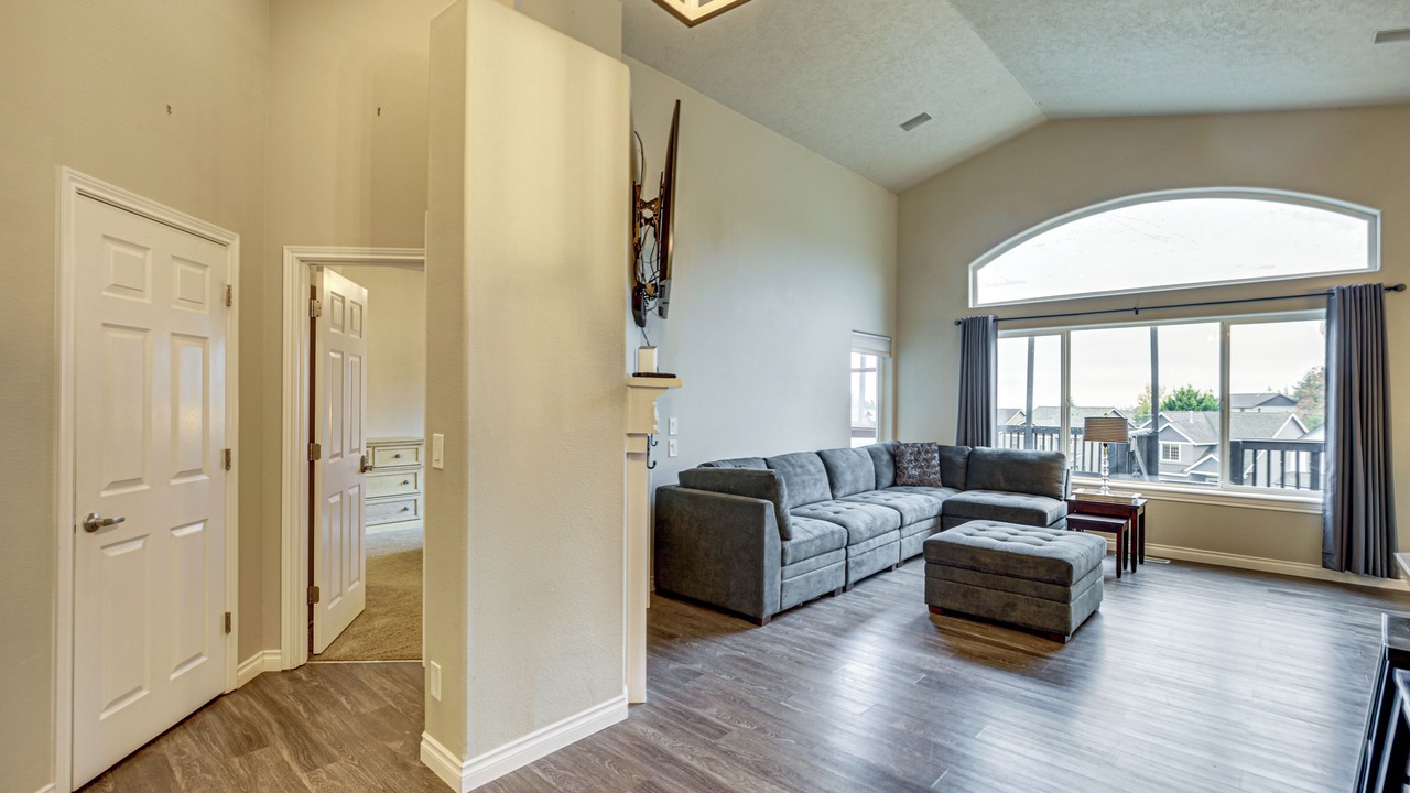 Photo of Livingroom in West Salem