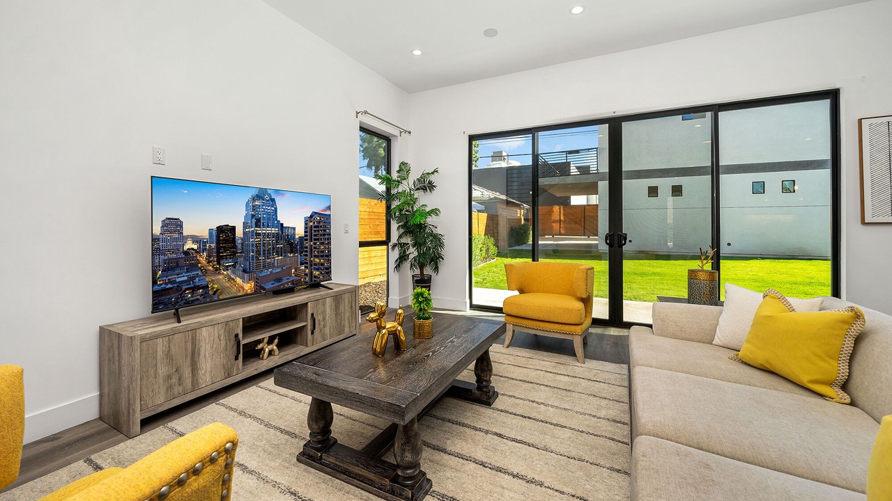 Photo of Livingroom in Fairfax District