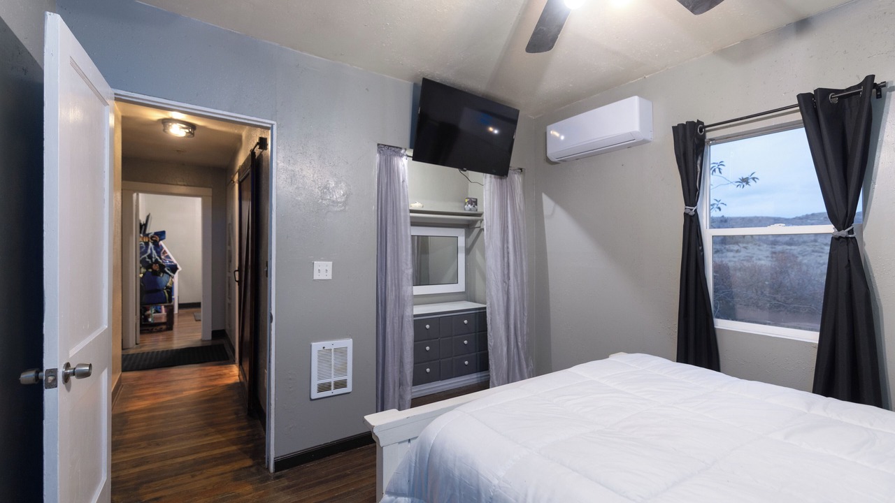 Photo of Bedroom in Downtown Klamath Falls