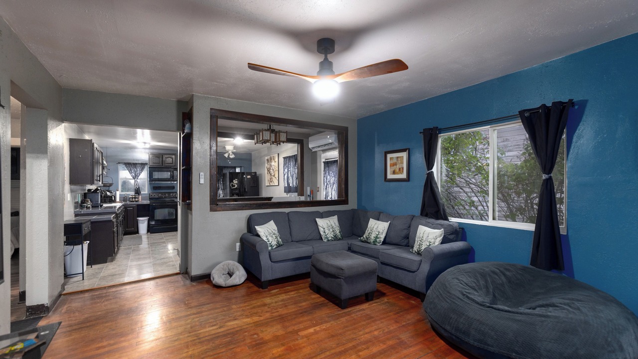 Photo of Livingroom in Downtown Klamath Falls