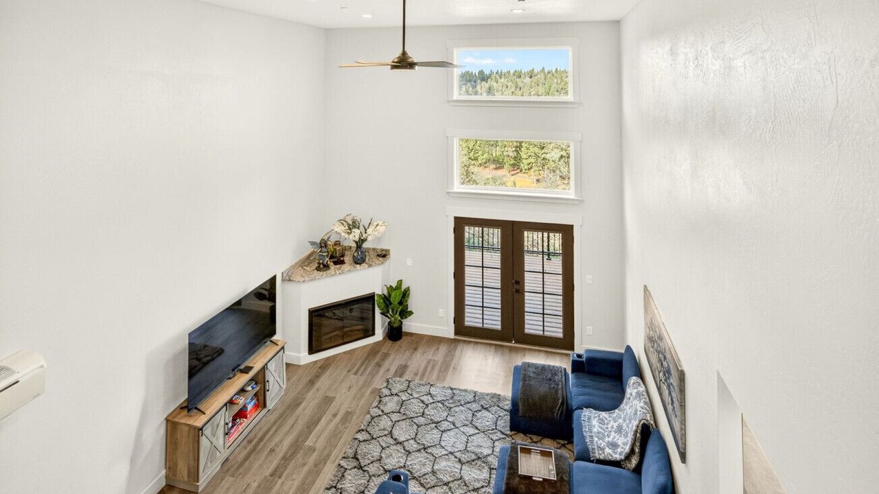 Photo of Livingroom in Klamath Falls