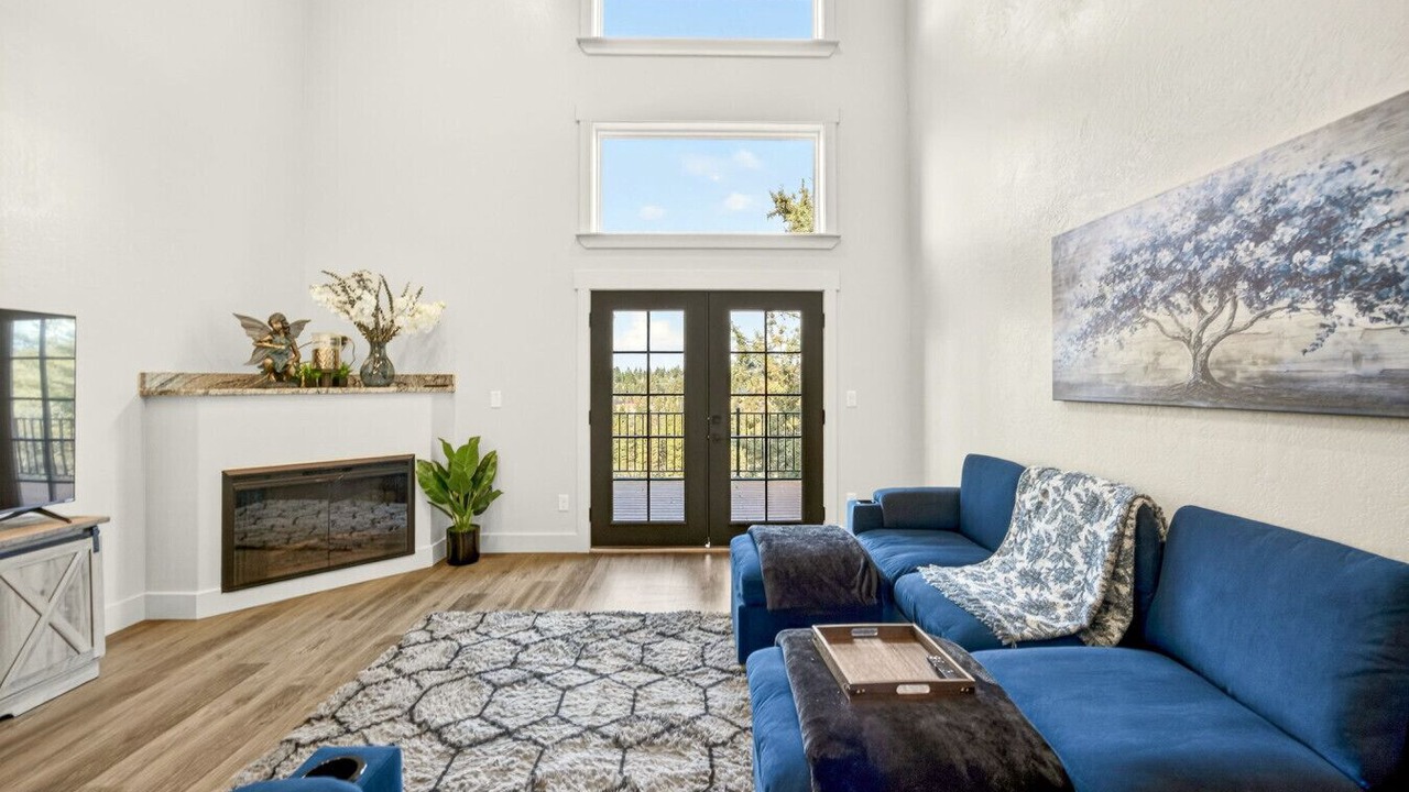 Photo of Livingroom in Klamath Falls