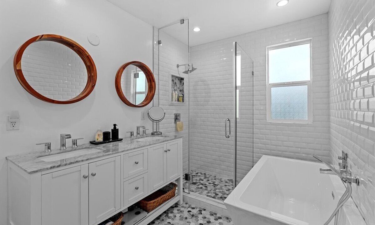 Photo of Bathroom in Crenshaw