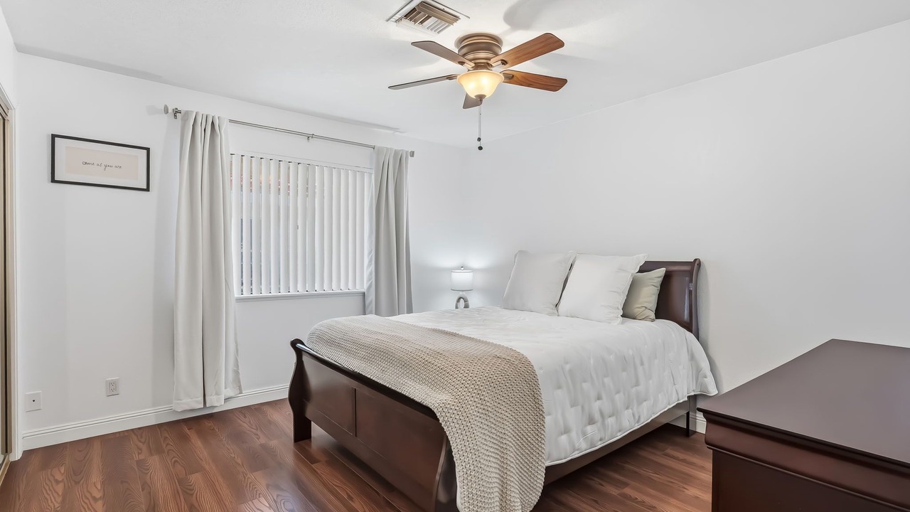 Photo of Bedroom in Holiday Shores