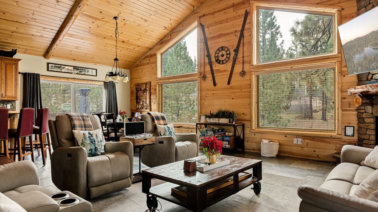 Photo of Livingroom in Eagle Mountain Estates