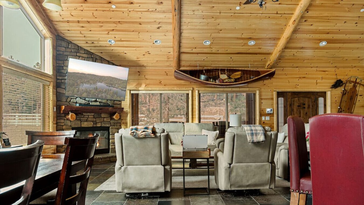 Photo of Livingroom in Eagle Mountain Estates