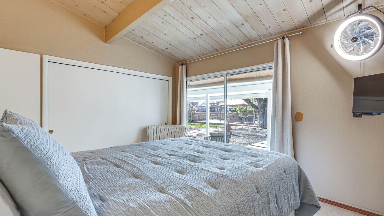 Photo of Bedroom in Lakeport