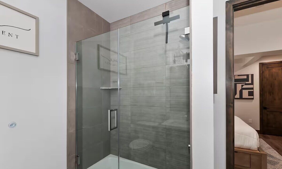 Photo of Bathroom in Summit Estates