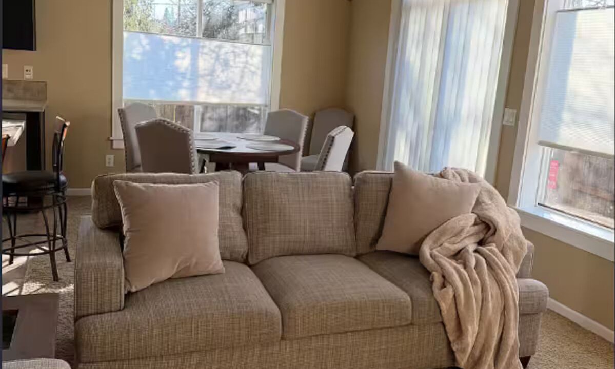 Photo of Livingroom in Aloha