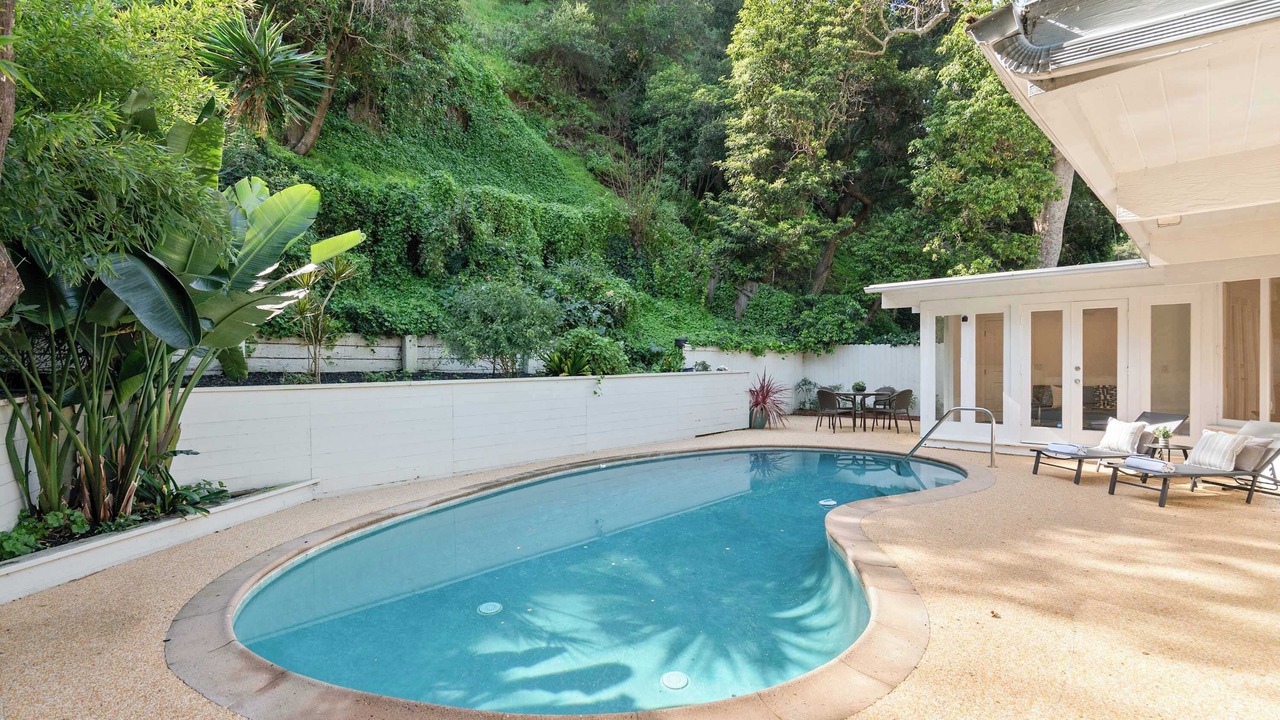 Photo of Bedroom in Beverly Glen