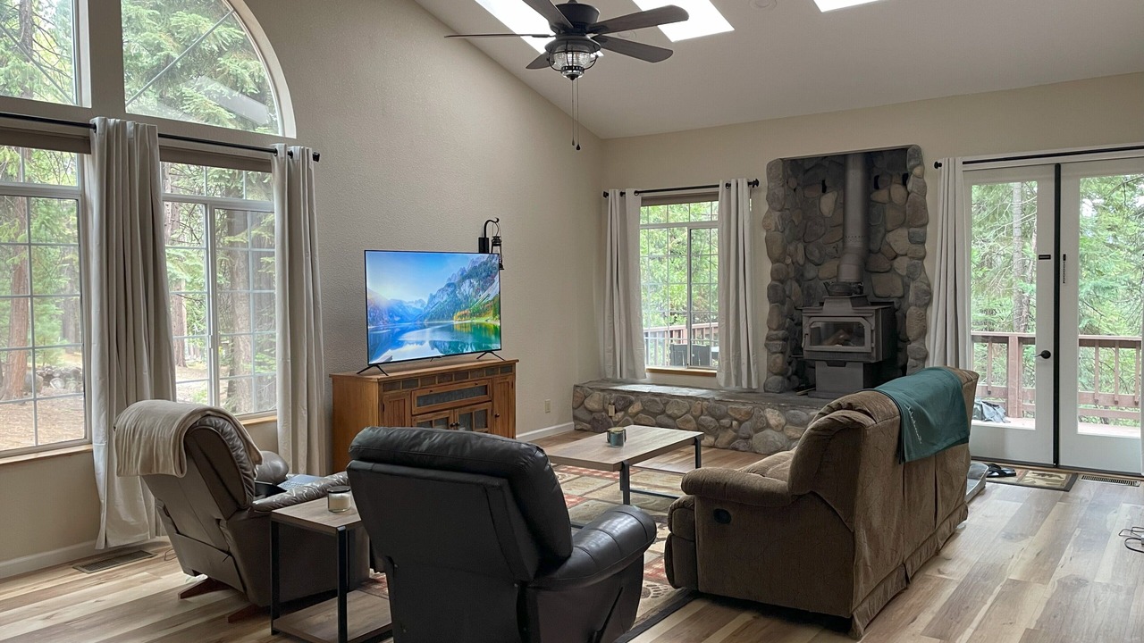 Photo of Livingroom in Lake Almanor Country Club