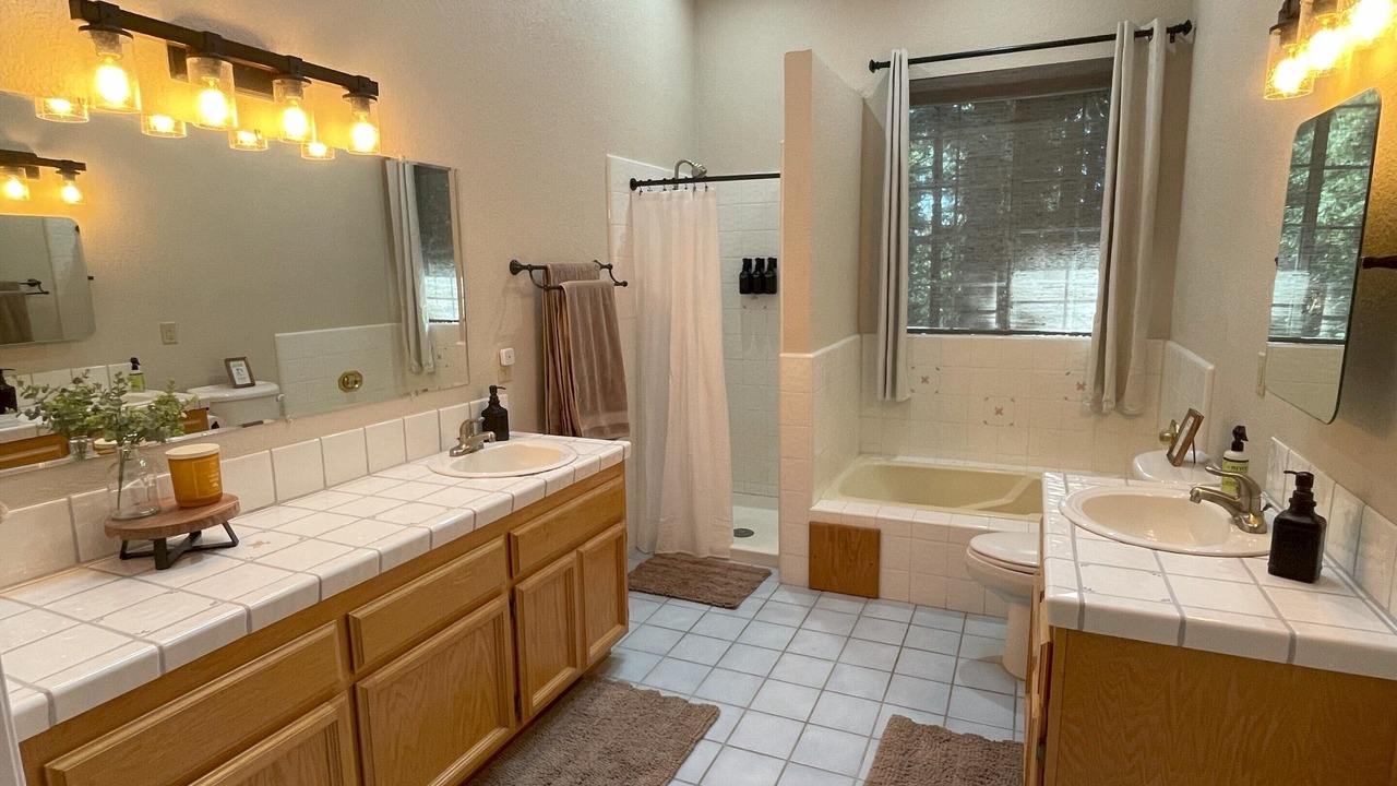 Photo of Bathroom in Lake Almanor Country Club