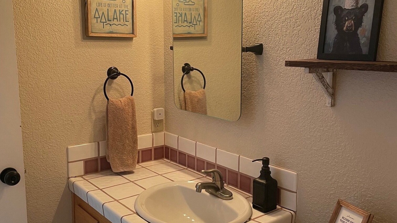 Photo of Bathroom in Lake Almanor Country Club