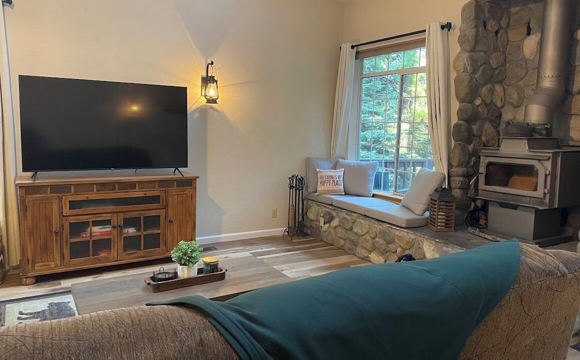 Photo of Livingroom in Lake Almanor Country Club