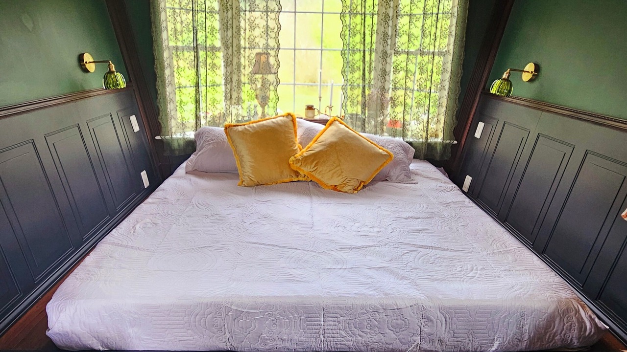 Photo of Bedroom in Scottsburg