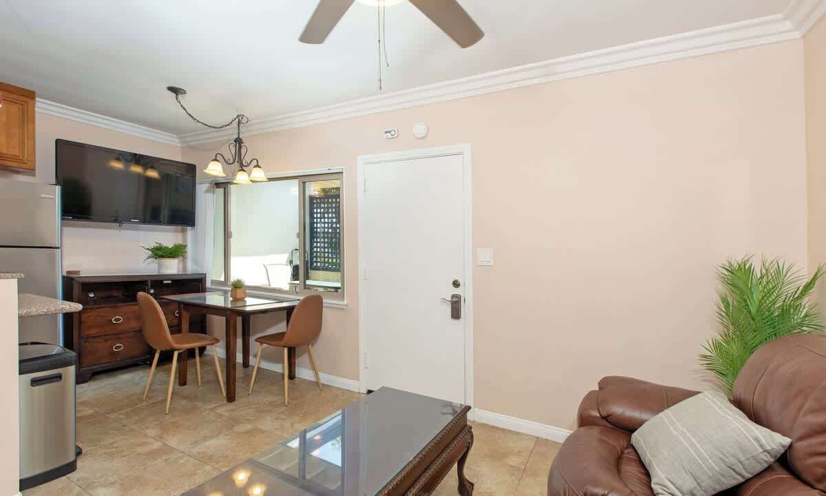 Photo of Livingroom in North Pacific Beach