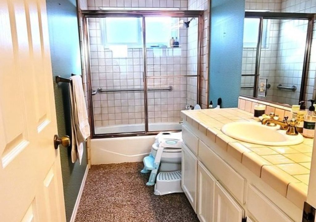 Photo of Bathroom in Old Towne