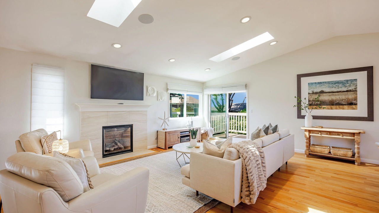 Photo of Livingroom in Moss Beach