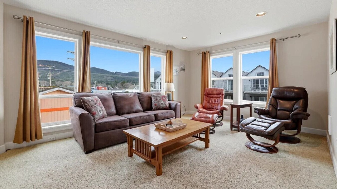 Photo of Livingroom in Rockaway Beach