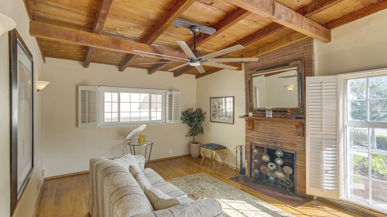 Photo of Livingroom in Studio City
