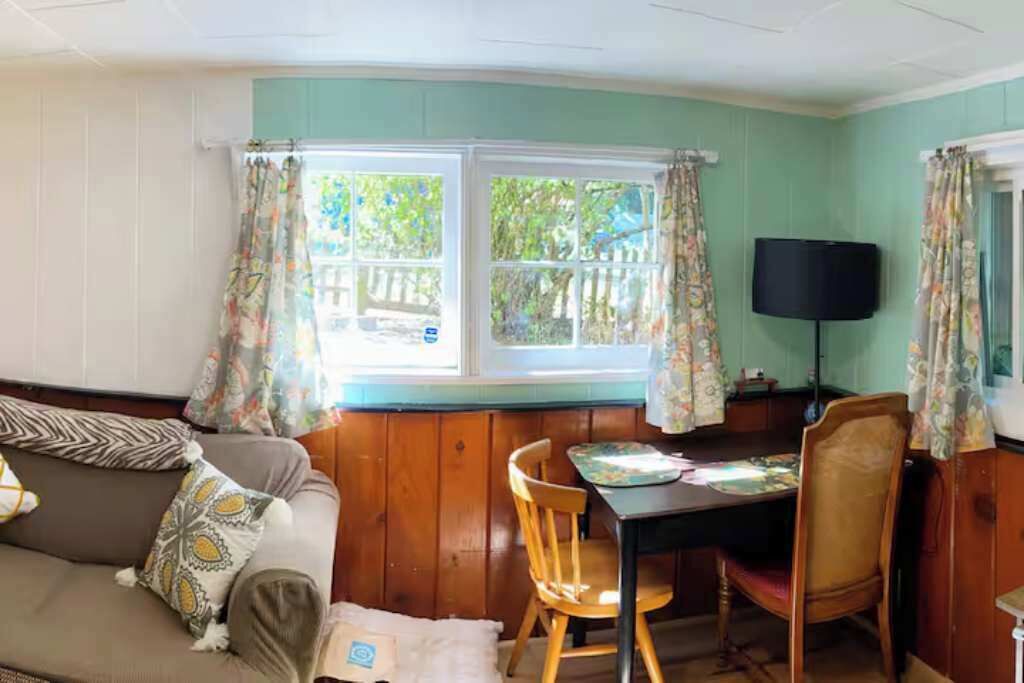Photo of Livingroom in College Hill