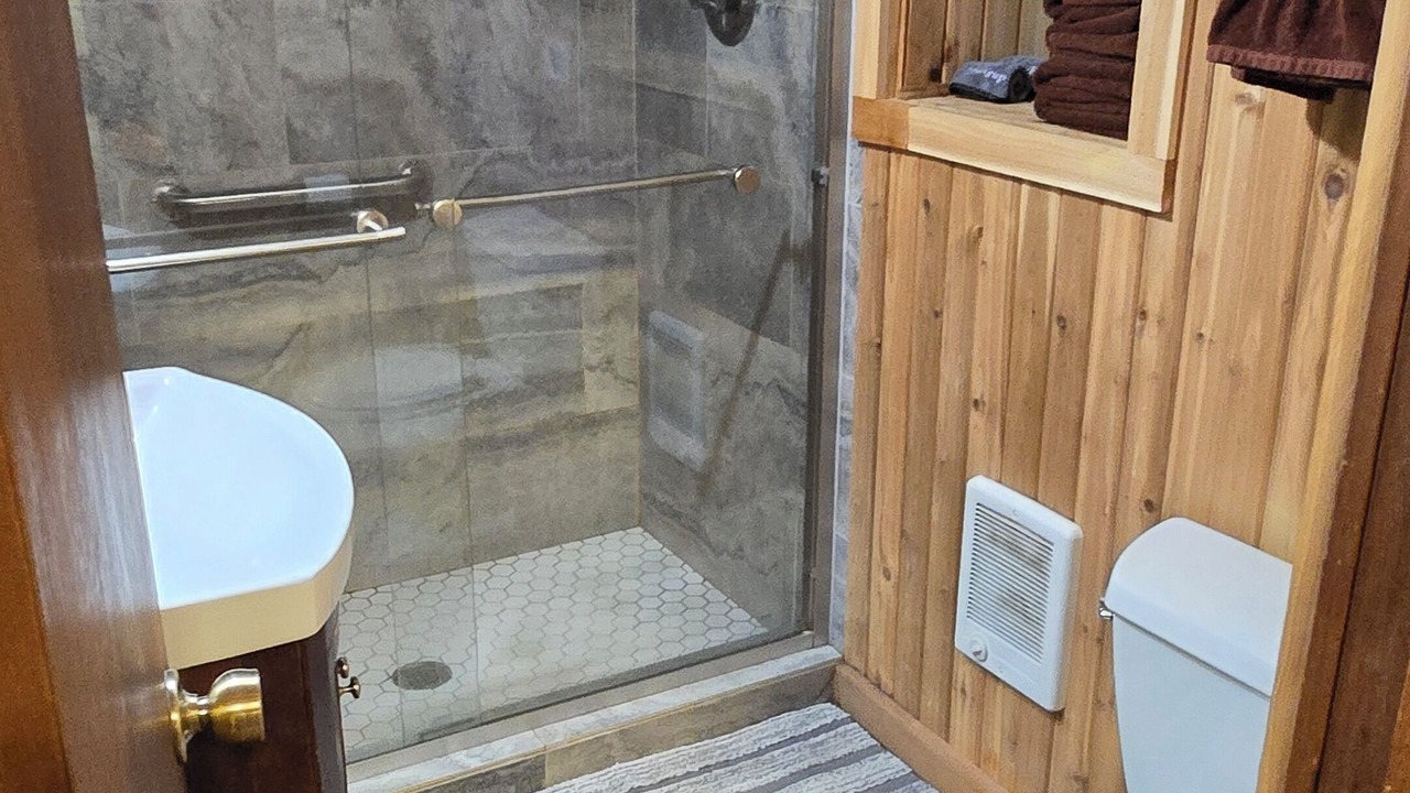 Photo of Bathroom in Zigzag