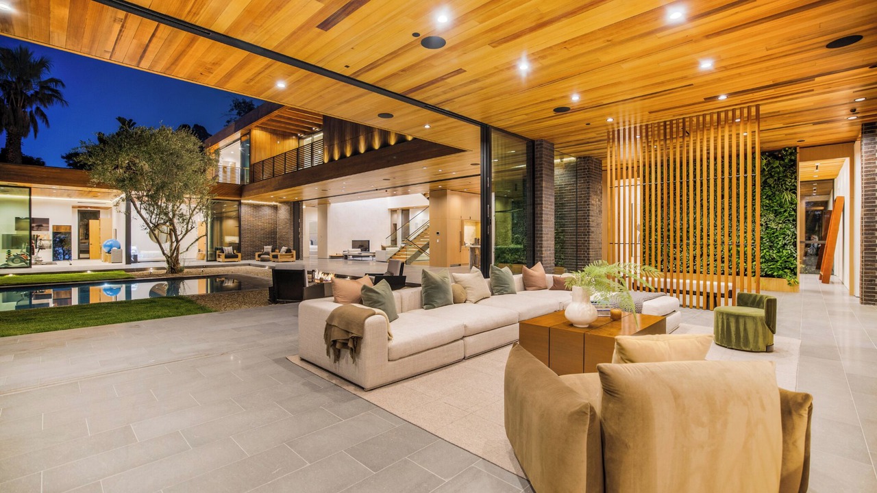 Photo of Patio Balcony in Beverly Hills
