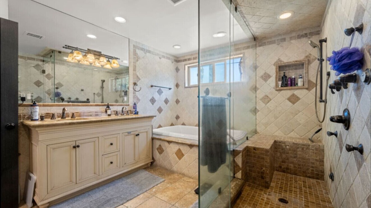 Photo of Bathroom in Woodland Hills