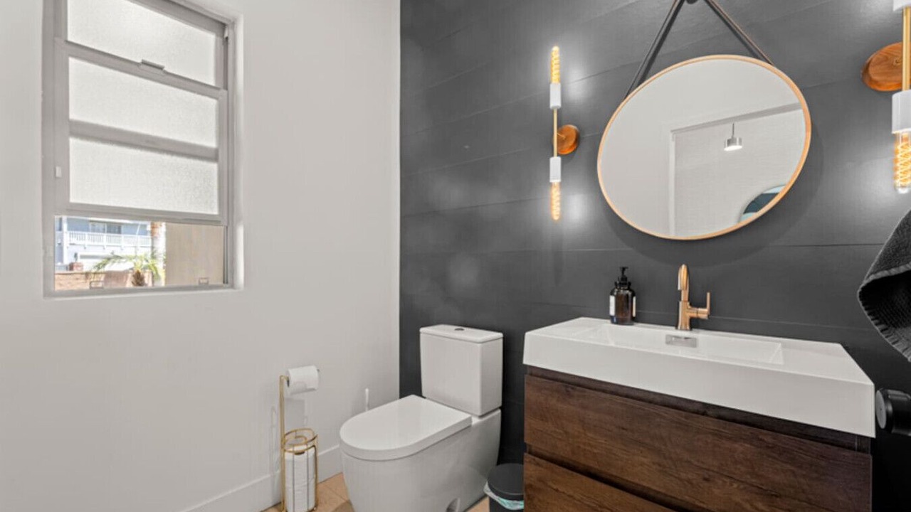 Photo of Bathroom in Woodland Hills