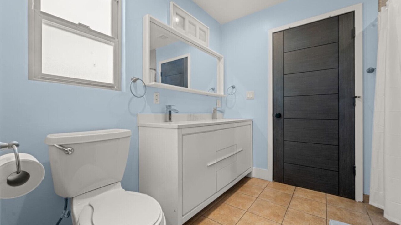Photo of Bathroom in Woodland Hills
