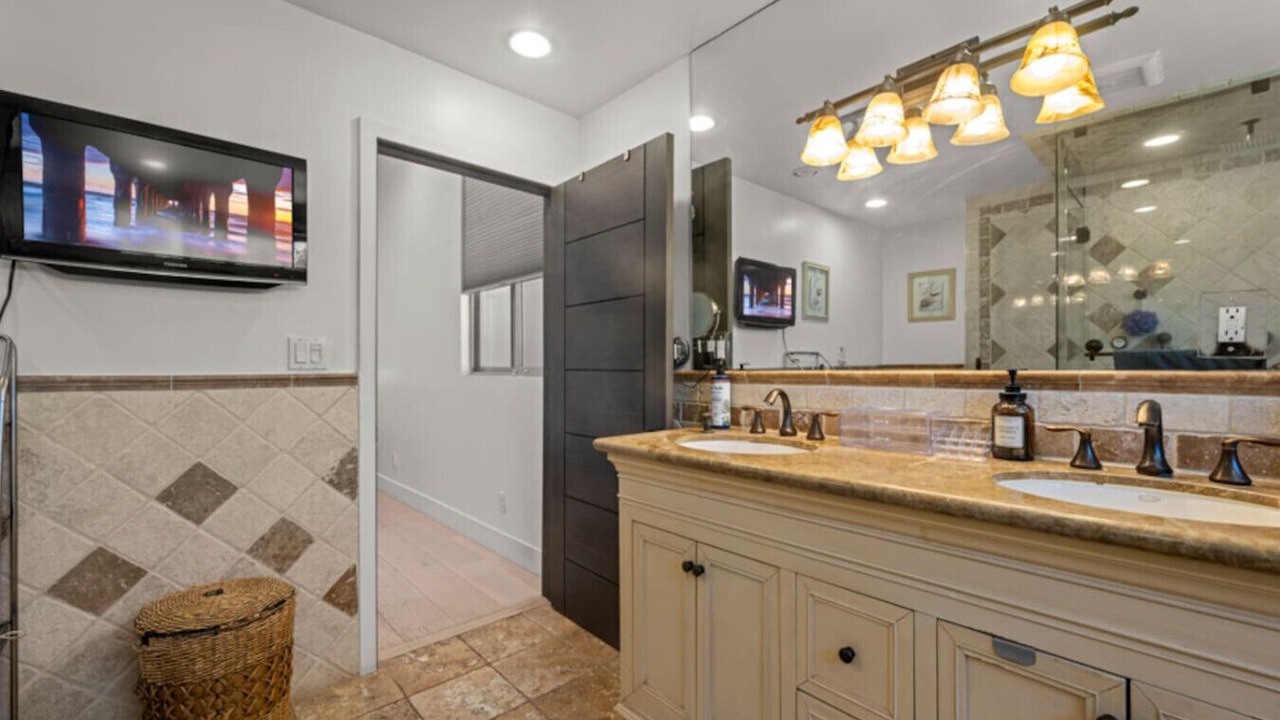 Photo of Bathroom in Woodland Hills