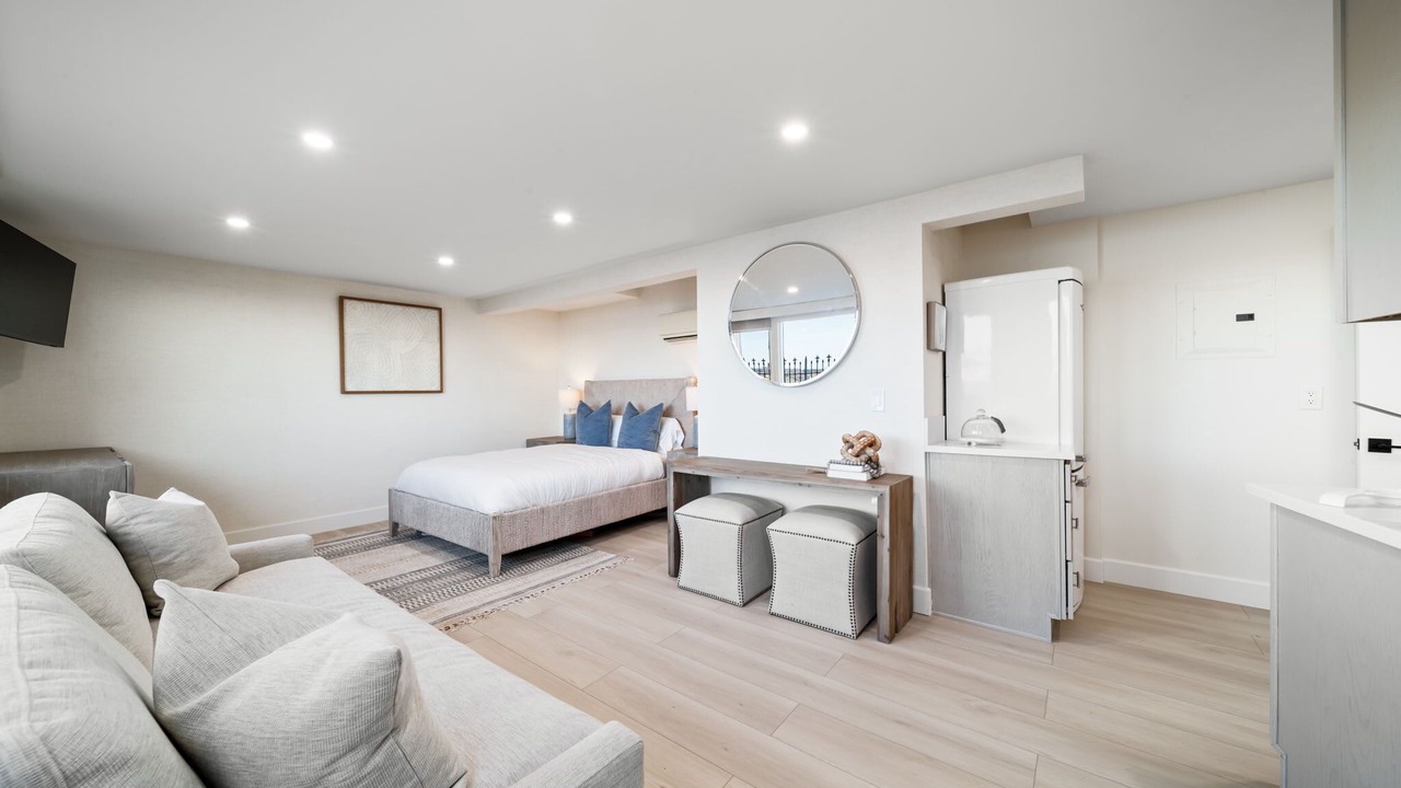 Photo of Bedroom in Village of La Jolla