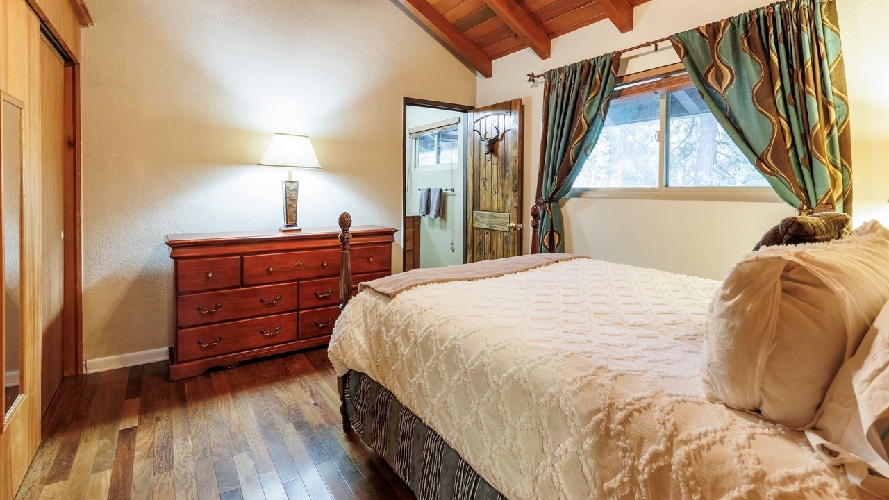 Photo of Bedroom in Idyllwild