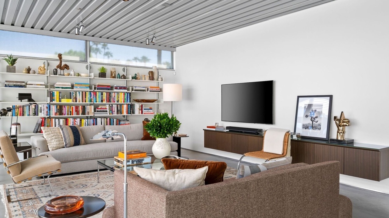 Photo of Livingroom in Deepwell Estates