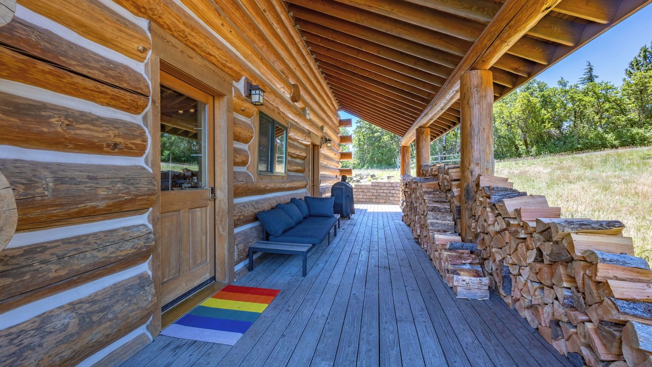 Photo of Patio Balcony in The Dalles