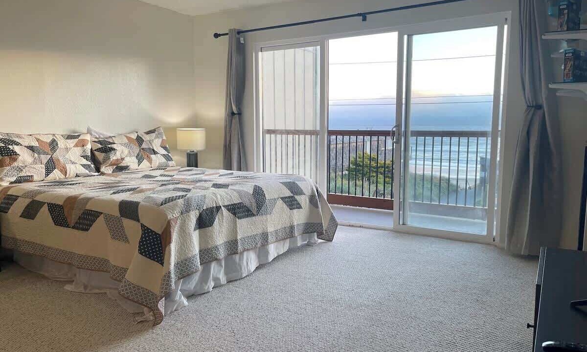 Photo of Bedroom in Lincoln City