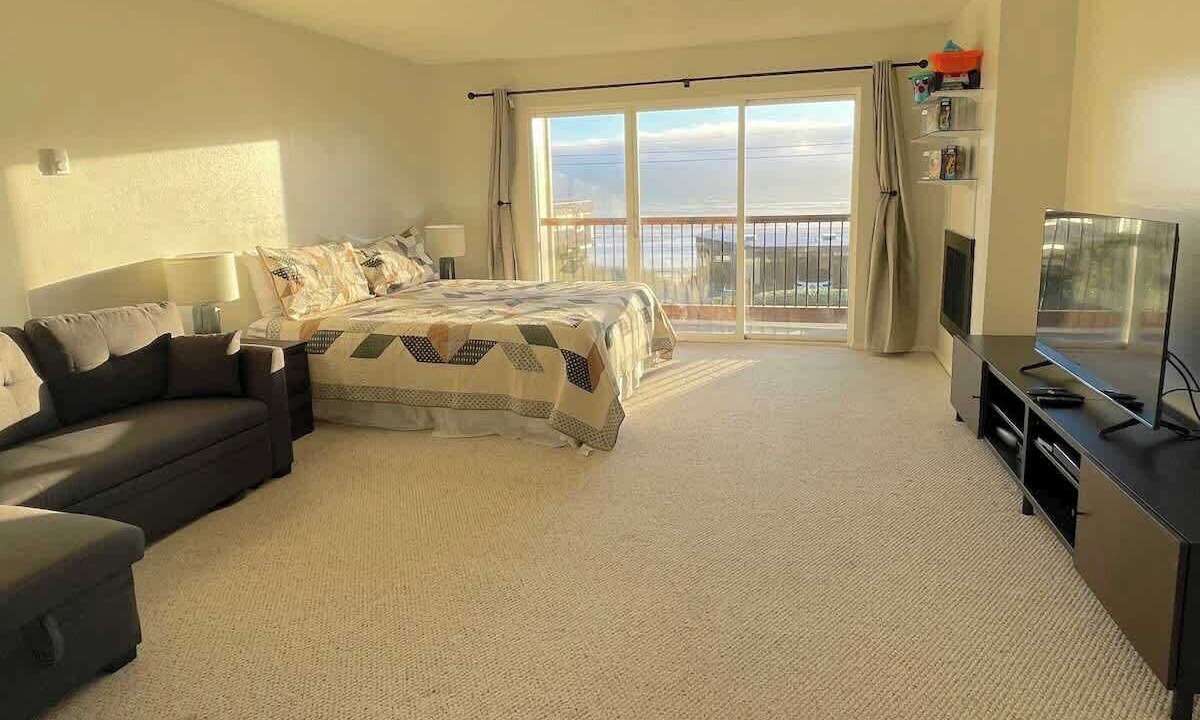 Photo of Bedroom in Lincoln City