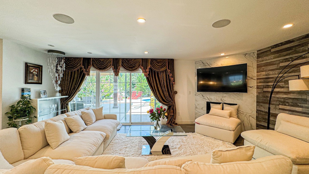 Photo of Livingroom in Hidden Hills