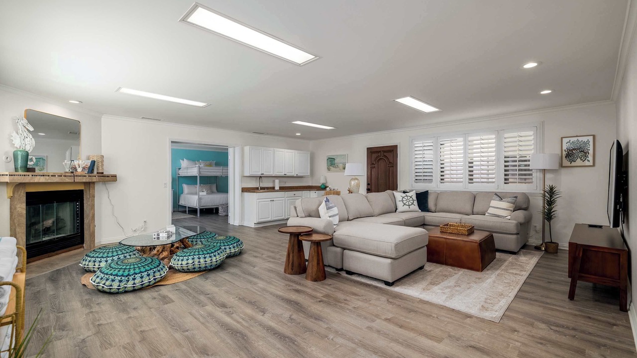 Photo of Livingroom in Bay Park