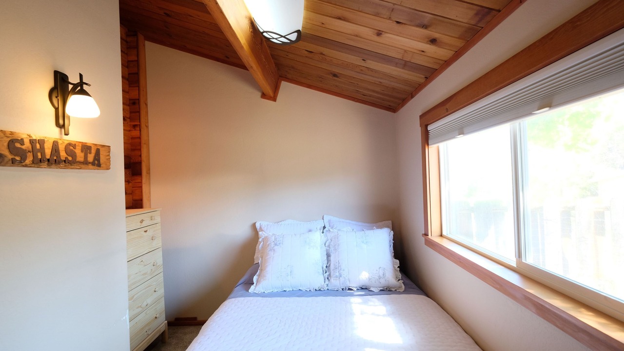 Photo of Bedroom in Mount Shasta