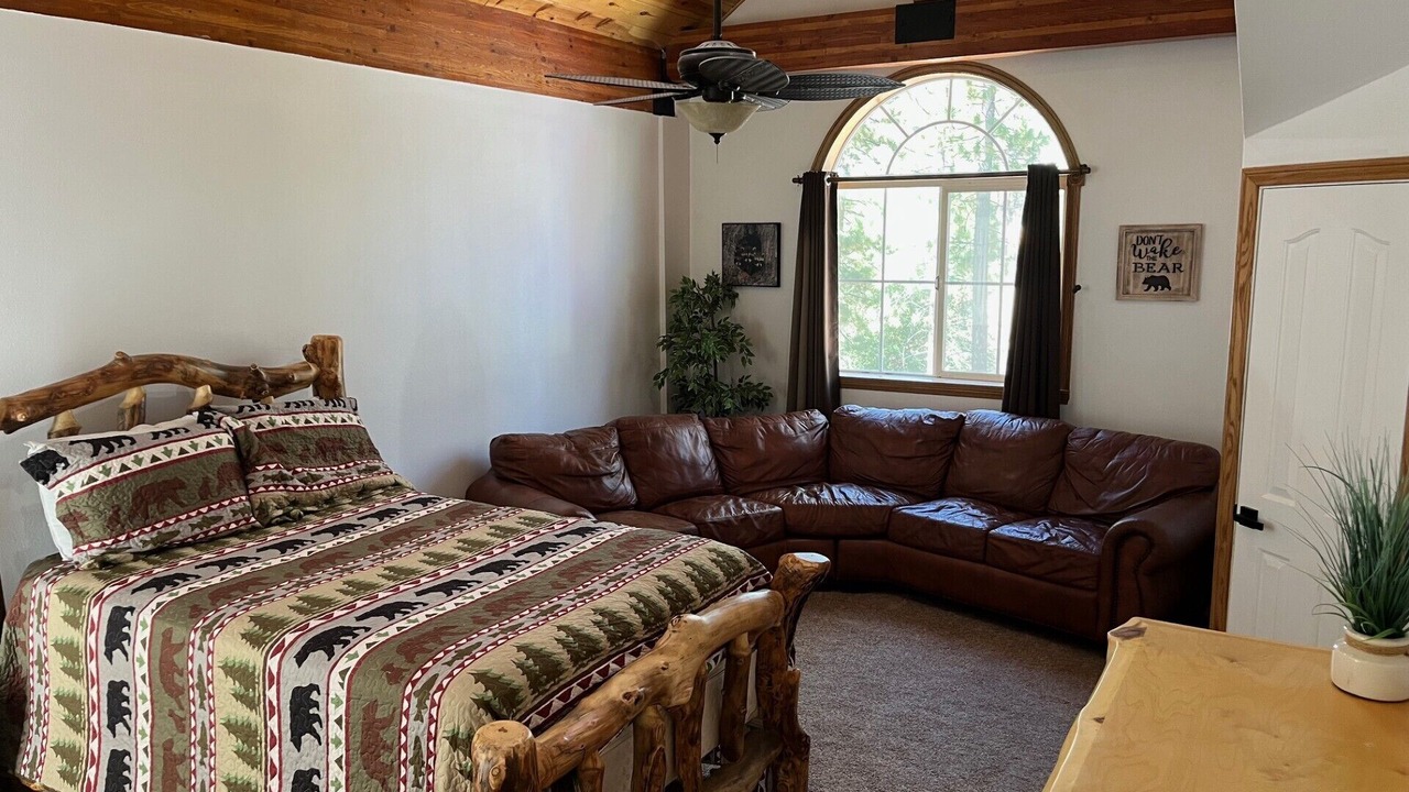Photo of Livingroom in Fox Farm