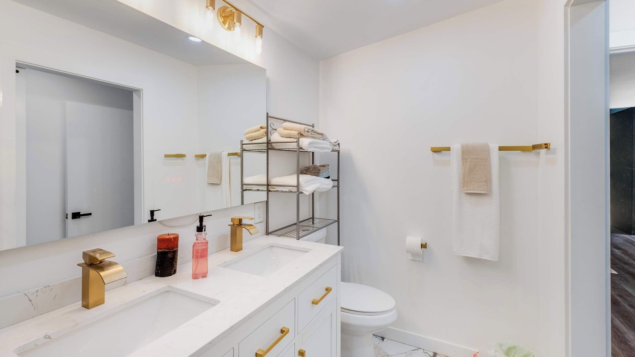 Photo of Bathroom in Thousand Oaks